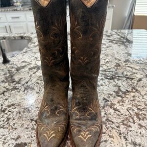 Circle G Brown Embroidered Ankle Boots